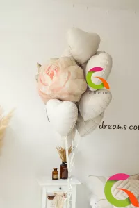 Фонтан №81 | Пыльная Роза с белыми фольгированными сердцами нежная комбинация с сердцами и розой