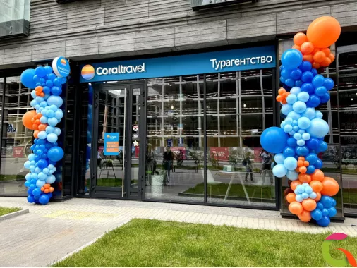 Разнокалиберная гирлянда в небесном цвете