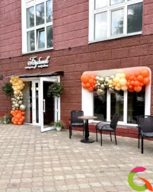 Разнокалиберная гирлянда на входную зону для пекарни