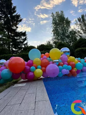 Оформление бассейна разнокалиберной гирляндой