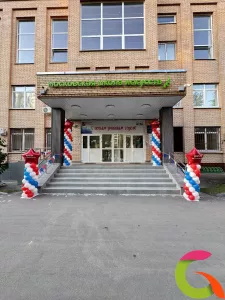 Оформление входной зоны столбиками из шаров
