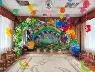 Оформление детского сада "Ромашковое поле с радугой"