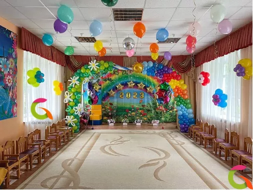 Оформление детского сада "Ромашковое поле с радугой"