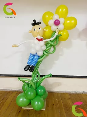 Фигуры из воздушных шаров "Ученик с ученицей на цветах"