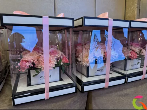 Цветочная композиция в коробке на мероприятие