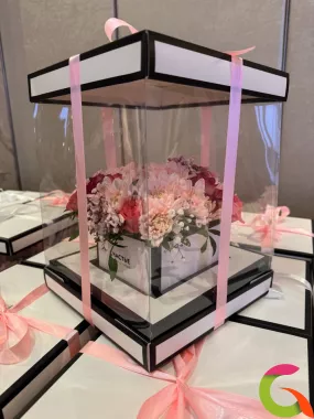 Цветочная композиция в коробке на мероприятие