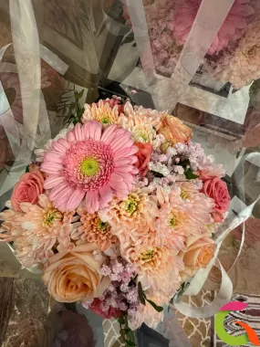 Цветочная композиция в коробке на мероприятие