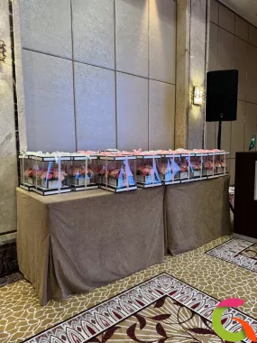 Цветочная композиция в коробке на мероприятие