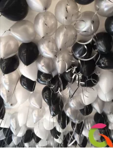 Воздушные шары черно белая гамма с серебром, пастель/металлик 