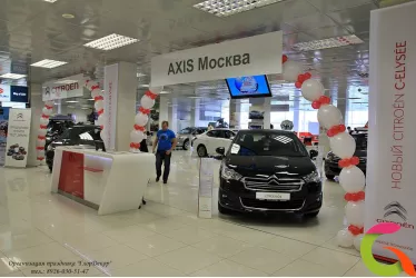 Гирлянда из линколунов с гелием в автосалон 