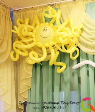 Пальмы море и солнце из воздушных шаров на  праздник в детском саду