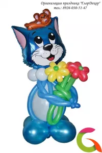 Фигура из шаров Кот и мышь с цветами